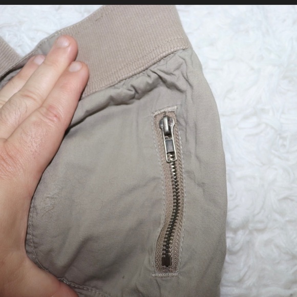 Women’s Torrid Khaki Shorts - Picture 3 of 3